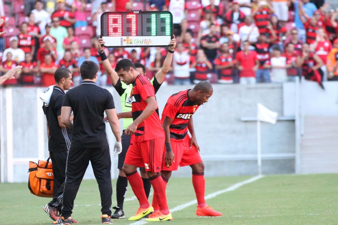 Diego Souza Edmilson Sport x Flamengo (Foto: Adelson Costa/Agência O Dia/Estadão Conteúdo)