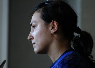 Neagu sofreu com arranhadas das rivais da Espanha (Foto: Diego Guichard)