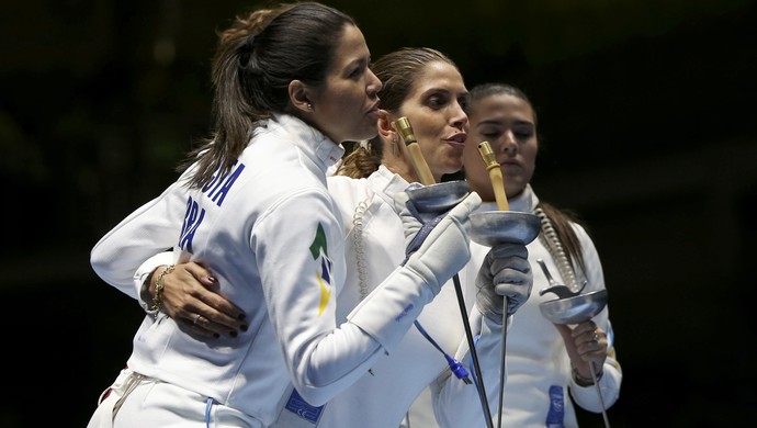 Rayssa Costa, Nathalie Moellhausen e Amanda Simeão; esgrima (Foto: REUTERS)