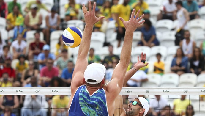 Alison/Bruno Schmidt; vôlei de praia; olimpíada 2016 (Foto: REUTERS/Ruben Sprich)