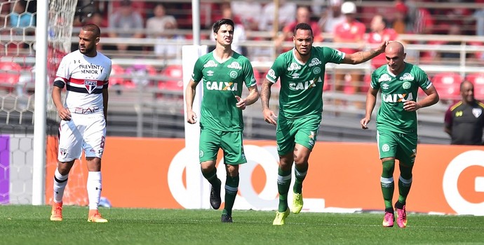 Thiego São Paulo x Chapecoense  (Foto: Marcos Ribolli)