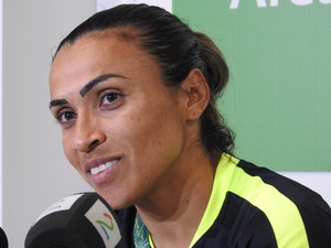 Marta na entrevista coletiva da seleção brasileira olímpica feminina (Foto:  Julyana Travaglia/TV Globo)