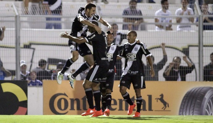 Ponte Preta x Figueirense Copa do Brasil (Foto: Agência Estado)