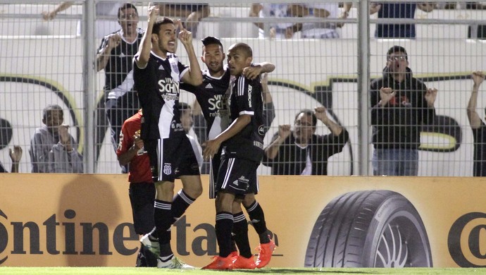 Ponte Preta x Figueirense Copa do Brasil (Foto: Agência Estado)