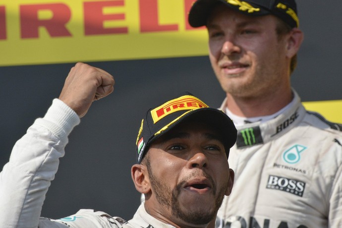 Lewis Hamilton vence GP da Hungria e ultrapassa Nico Rosberg no campeonato (Foto: EFE)