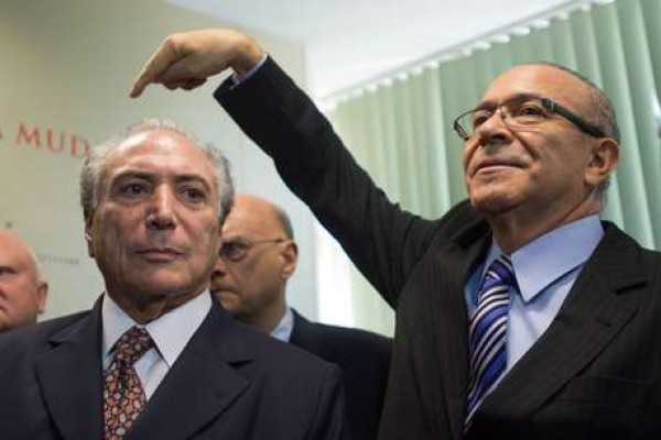 Padilha com Temer: todos encrencados 