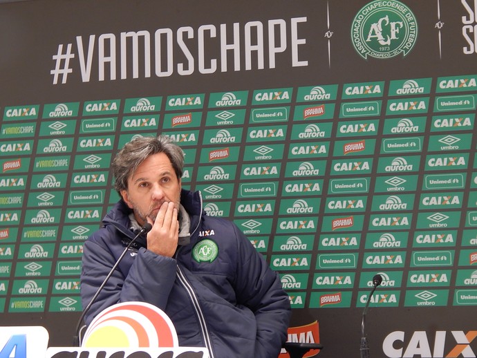 Caio Júnior entrevista coletiva Chapecoense (Foto: Laion Espíndula/GloboEsporte.com)