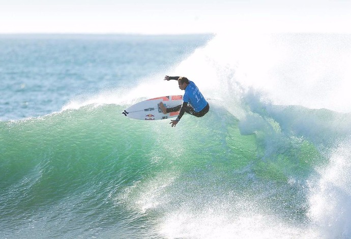 Julian Wilson derrotou Gabriel Medina e Filipe Toledo na quarta fase em J-Bay (Foto: Twitter/WSL)