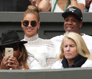 Beyonce e Jay Z na plateia da final de Wimbledon (Foto: JUSTIN TALLIS / AFP)