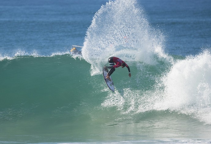 Miguel Pupo eliminou o francês Jeremy Flores na 2ª fase em J-Bay (Foto: WSL/ Kirstin )