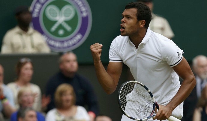 Jo-Wilfried Tsonga contra Andy Murray em Wimbledon (Foto: Reuters)