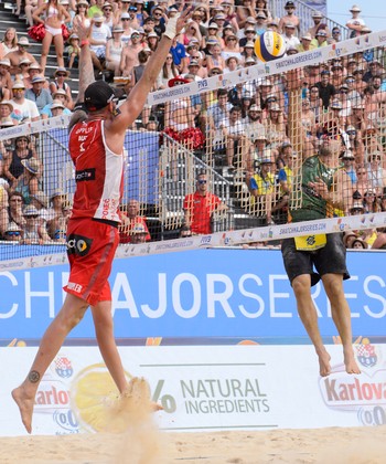 Alison e Bruno Schmidt campeões vôlei de praia Major de Porec (Foto: Divulgação/FIVB)