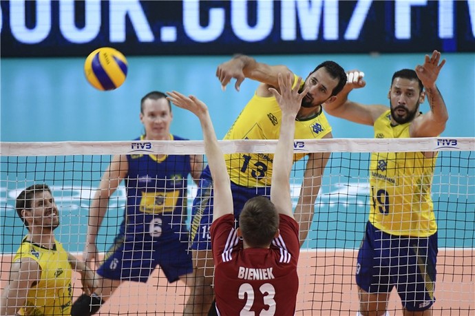 Maurício Souza Brasil x Polônia Liga Mundial vôlei (Foto: Divulgação /FIVB)