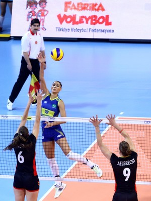 Jaqueline Brasil x Bélgica Grand Prix (Foto: Divulgação/FIVB)