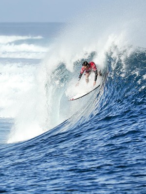 Gabriel Medina na vitória sobre o australiano Matt Banting pela terceira fase nas Ilhas Fiji (Foto: WSL / Kelly Cestari)