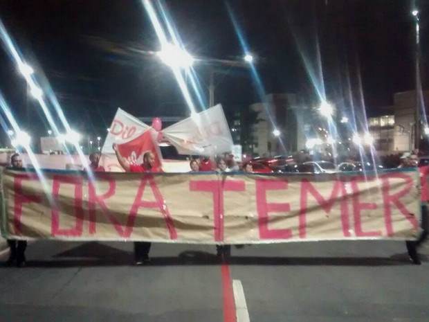 Ato contra o presidente em exercício, em Vitória, Espírito Santo (Foto: Rafael Monteiro de Barros/ CBN Vitória)