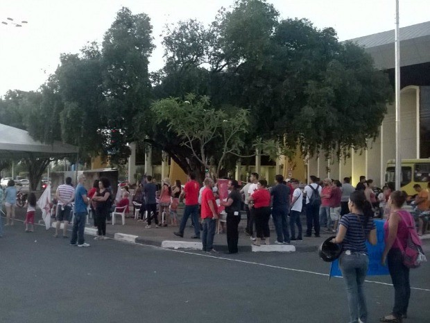 Grupo se reúne na Praça do Centro Cívico, em Boa Vista (Foto: Jackcson Félix/G1)