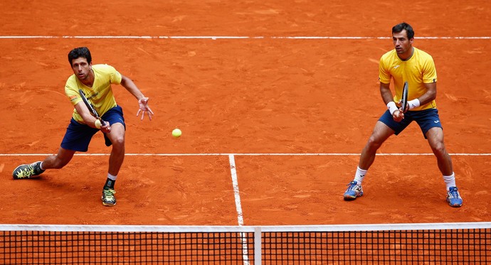 Marcelo Melo e Ivan Dodig atuando em Roland Garros (Foto:  Julian Finney/Getty Images)