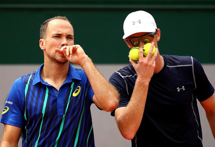 Bruno Soares e Murray conversam durante a partida (Foto: Getty Images)