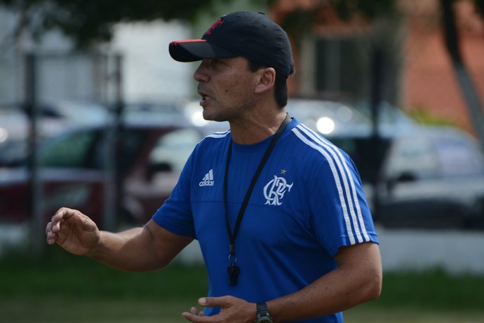 Zé Ricardo técnico Flamengo sub-20 (Foto: Cairo Oliveira)