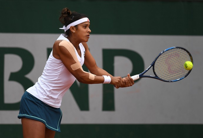 Teliana Pereira diante de rival tcheca (Foto: Dennis Grombkowski/Getty Images)