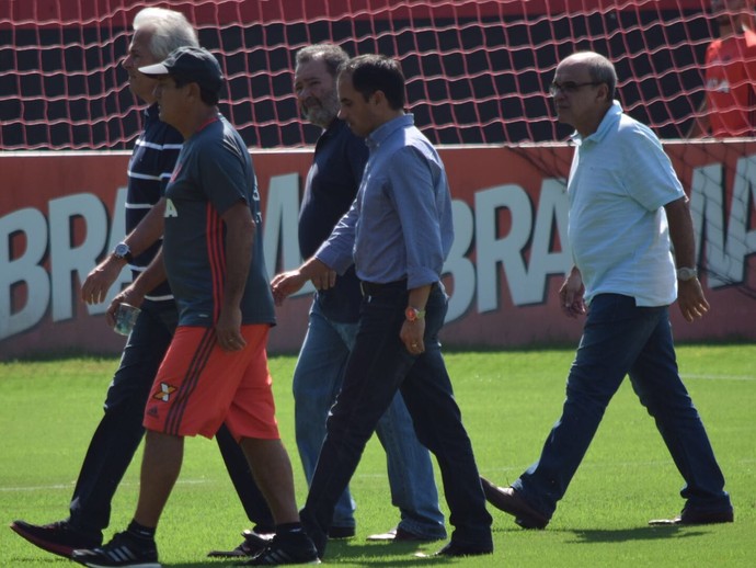 Godinho, Muricy, Fred Luz, Rodrigo Caetano e Bandeira conversaram (Foto: Andrey Menezes/IFlamengoNews)