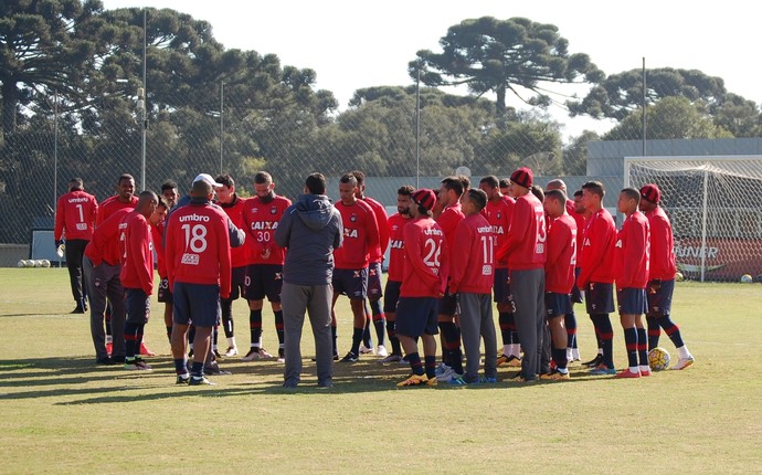 Atlético-PR treino (Foto: Thiago Ribeiro)