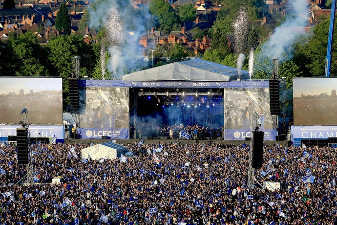 Palco festa Leicester título (Foto: AP)