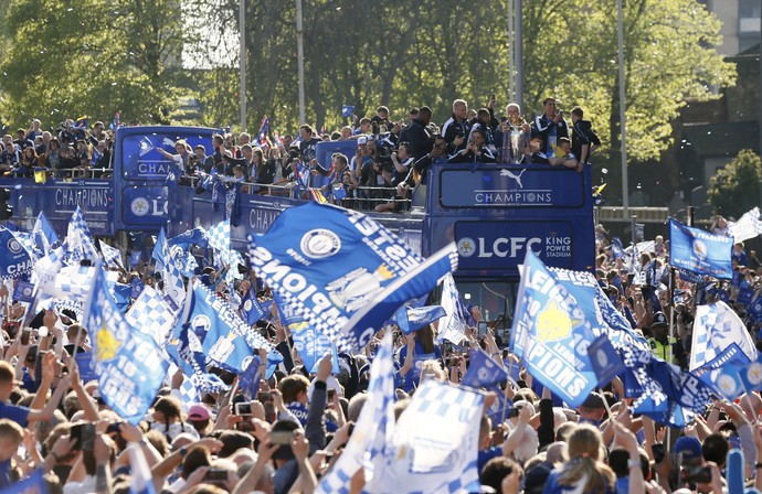 Festa torcida do Leicester (Foto: Reuters)