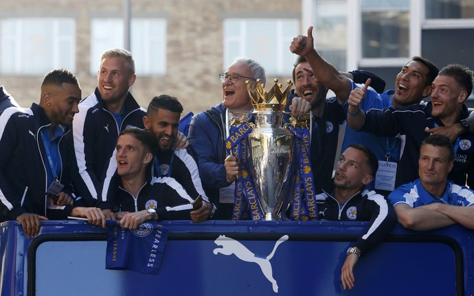 Festa torcida do Leicester (Foto: Reuters)