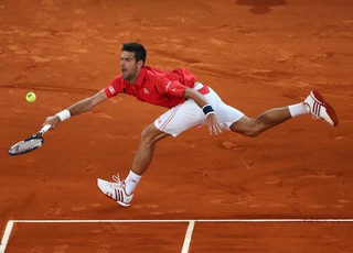 Novak Djokovic avança à semifinal do Masters 1000 de Madri (Foto: Julian Finney / Getty Images)