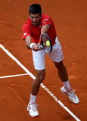 Novak Djokovic vence Roberto Bautista Agut no Masters 1000 de Madri (Foto: Reuters)