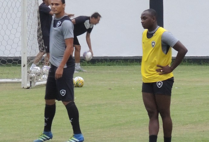 sassá botafogo treino (Foto: Marcelo Baltar / GloboEsporte.com)