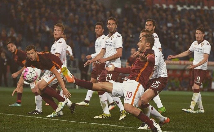 Totti completa para o gol Roma x Torino (Foto: Reprodução Instagram)