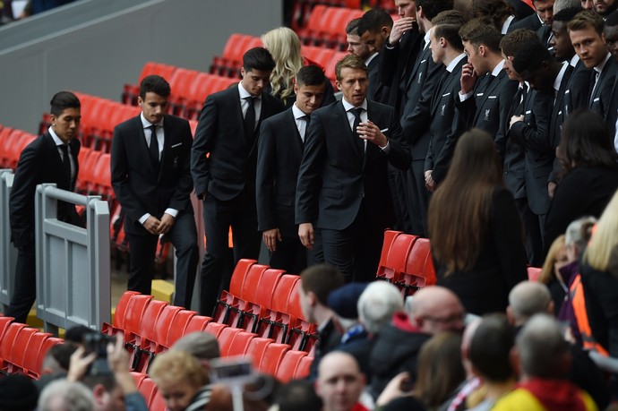 Philippe Coutinho, Roberto Firmino e Lucas Leiva desastre de Hillsborough (Foto: AFP)