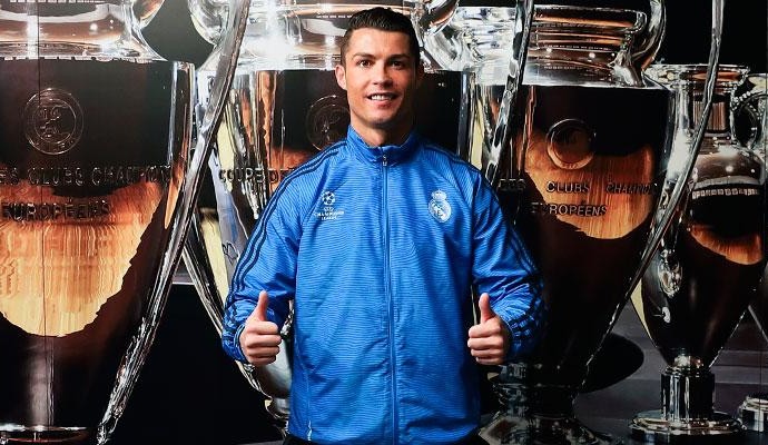 Cristiano Ronaldo posa para o site do Real Madrid (Foto: site oficial Real Madrid)