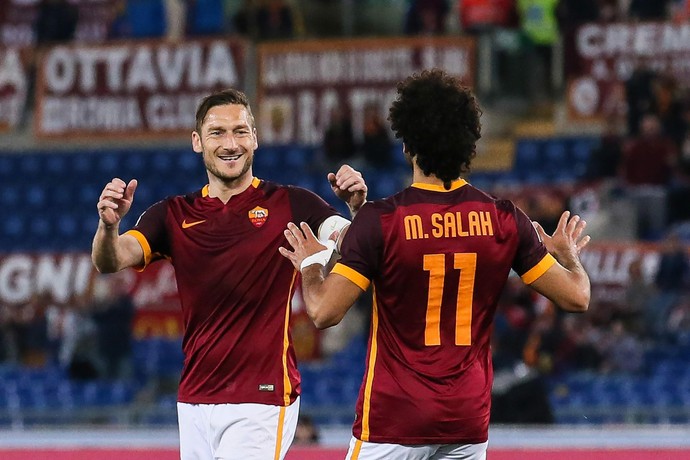 Totti e Salah, Roma x Bologna (Foto: EFE / Alessandro di Meo)