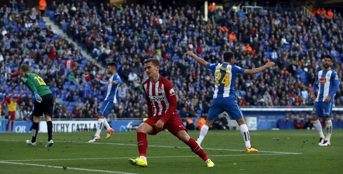 Griezmann comemora gol do Atlético de Madrid (Foto: REUTERS/Albert Gea)