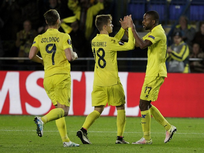 Bakambu marcou os dois gols do Villarreal contra o Sparta Praha no El Madrigal (Foto: Reuters)