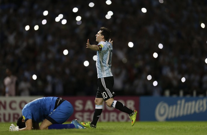 Messi Argentina Bolívia (Foto: Natacha Pisarenko / AP)