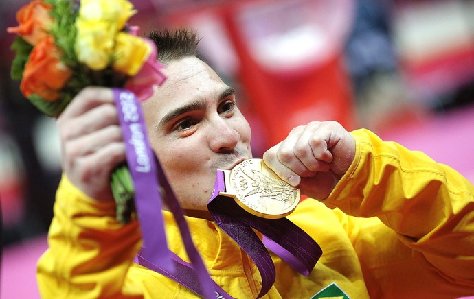 Arthur Zanetti comemora ouro na prova de argola ginástica (Foto: EFE)