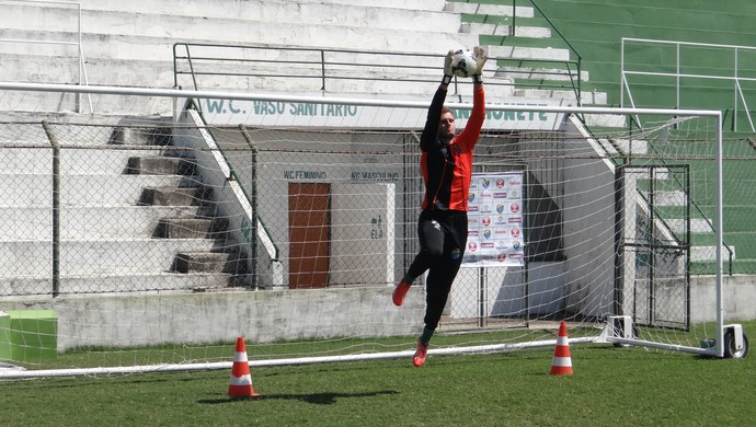 Gott, goleiro do Coruripe (Foto: Leonardo Freire/GloboEsporte.com)