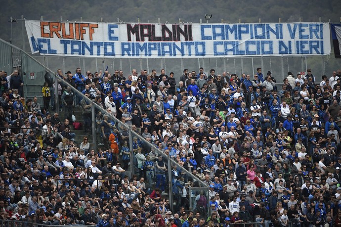 Homenagem Cesare Maldini, Atalanta x Milan (Foto: Olivier Morin / AFP)