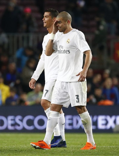 Pepe Cristiano Ronaldo Real Madrid x Barcelona (Foto: Reuters)