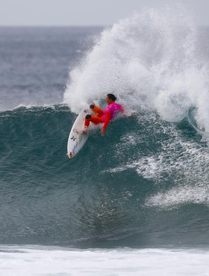 Após elimina Steph Gilmore com atuação de gala, Carissa Moore perdeu para Sally Fitzgibbons nas semifinais em Bells Beach (Foto: WSL / Kelly Cestari)