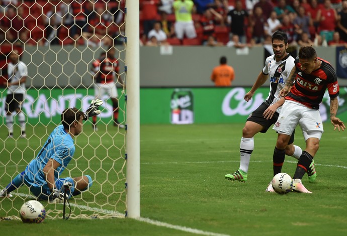 Guerrero chance perdida Flamengo x Vasco (Foto: Agência Estado)