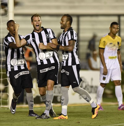 gol - Joel Carli - Botafogo (Foto: André Durão)