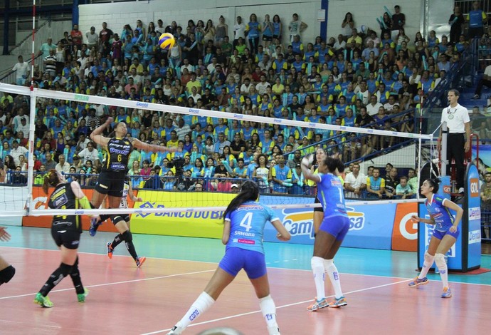 Praia Clube x Minas 3º jogo semifinal Superliga Feminina de vôlei (Foto: Praia Clube/Divulgação)