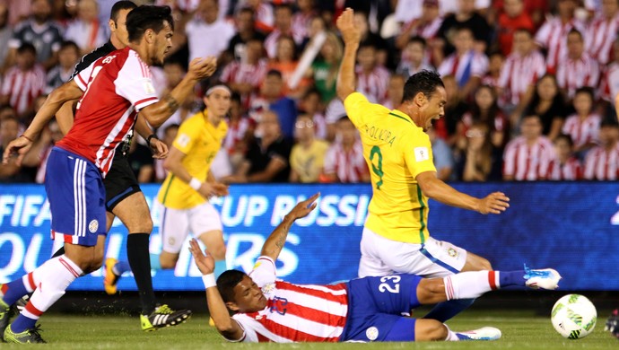 Ricardo Oliveira Paraguai x Brasil (Foto: AFP)