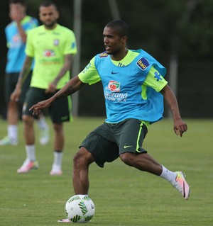 Douglas Costa treino seleção brasileira (Foto: Lucas Figueiredo / MoWA Press)